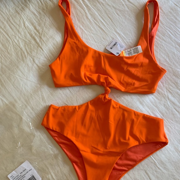 Kasie One-Piece Swimsuit - Picture 4 of 6